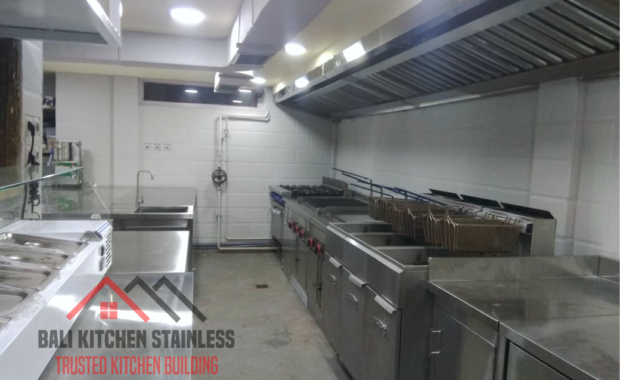 Bali Kitchen Stainless working on la planca Restaurant Seminyak